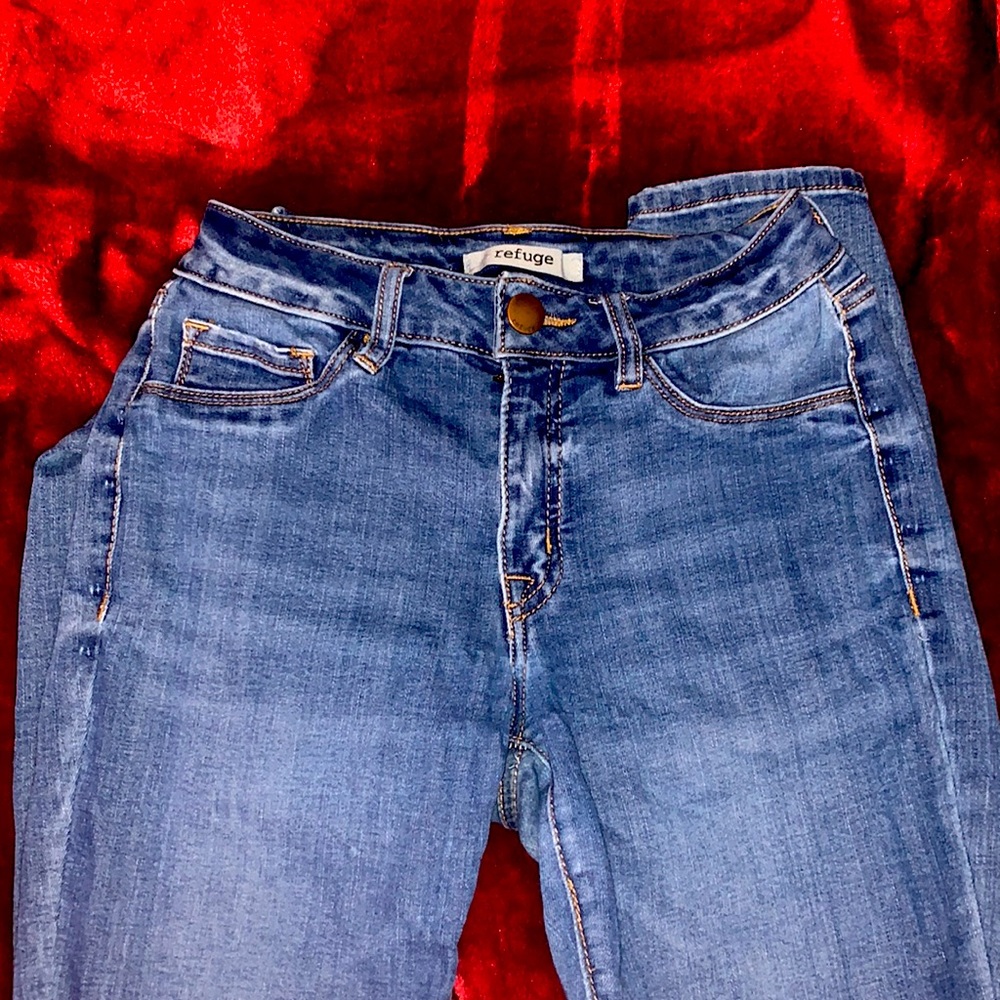 refuge light wash blue jeans - size 2